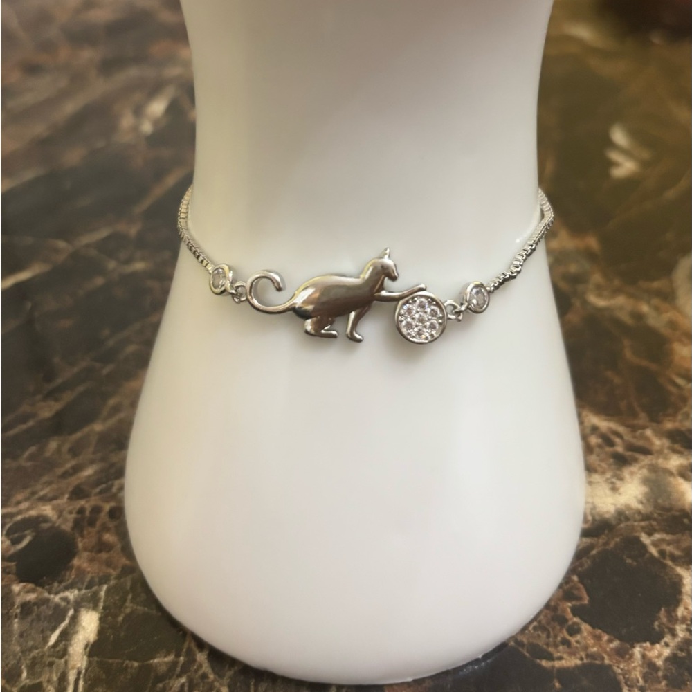 Cute Cubic Zirconia Cat with Yarn Bangle